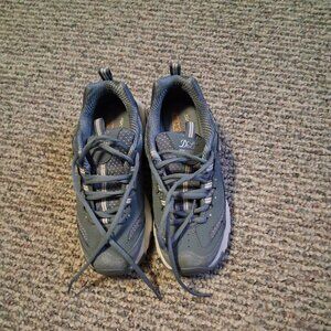 woman's Skechers size 6 dusty blue LIKE NEW